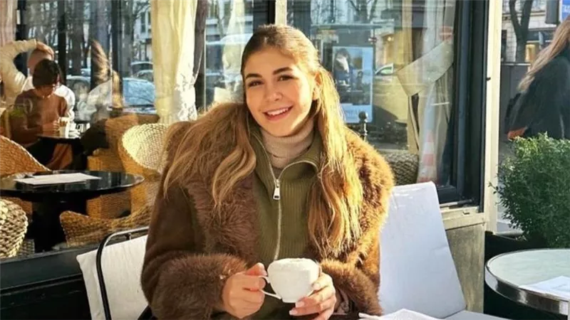 بإطلالة ساحرة | ملك قورة تعتمد صيحة الفرو في شوارع باريس