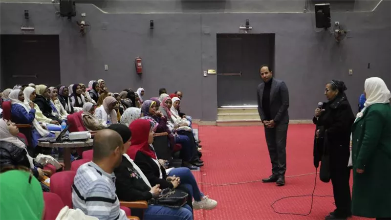 التسويق وريادة الأعمال ضمن لقاءات الملتقى 15 لفتيات 