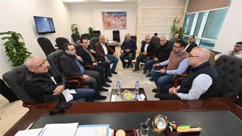 وزير الإسكان يعقد اجتماعا بمقر جهاز 