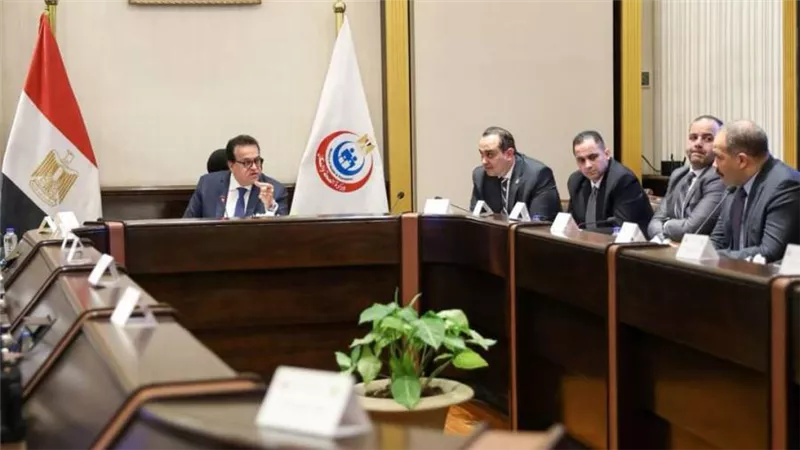 وزير الصحة يتابع الموقف التنفيذي لوزارة الصحة والسكان في الشبكة الوطنية الموحدة لخدمات الطوارئ والسلامة العامة