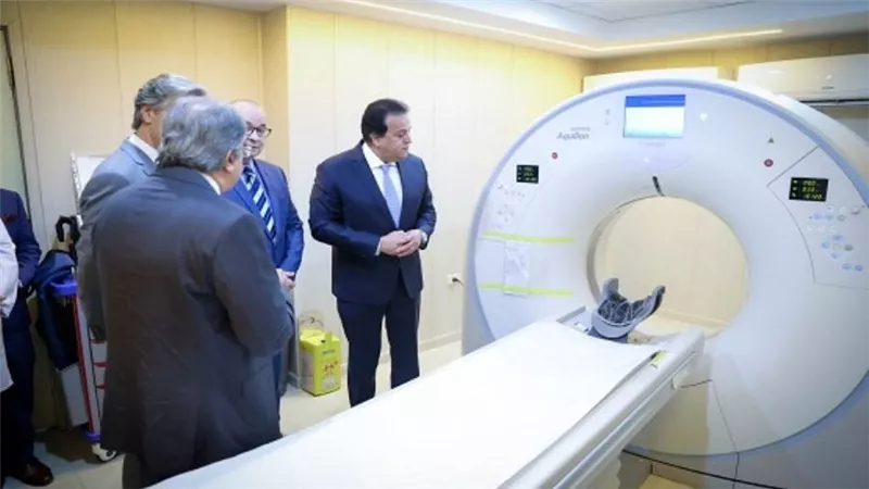 وزير الصحة يتفقد مستشفى إمبابة العام ويتابع عمل وحدة الأشعة المقطعية متعددة الفحوصات المقدمة من الحكومة الكندية (صور)