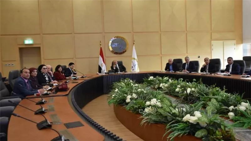 وزير النقل يستعرض استراتيجية وخطط ومشروعات الوزارة بدمياط (صور)