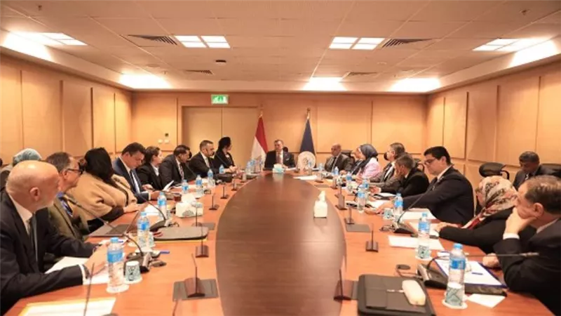 وزير السياحة والآثار يعقد اجتماعا موسعا لمناقشة سبل تطوير منتج السياحة النيلية بمصر (صور)