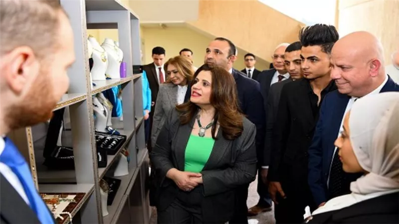 وزيرة الهجرة تزور مدرسة إيجيبت جولد للتكنولوجيا التطبيقية بمدينة العبور (صور)