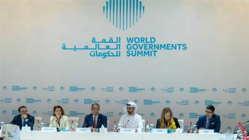 وزير الاتصالات يترأس ونظيره الإماراتي مائدة مستديرة عن بناء أنظمة مسؤولة فى عصر الذكاء الاصطناعي (صور)