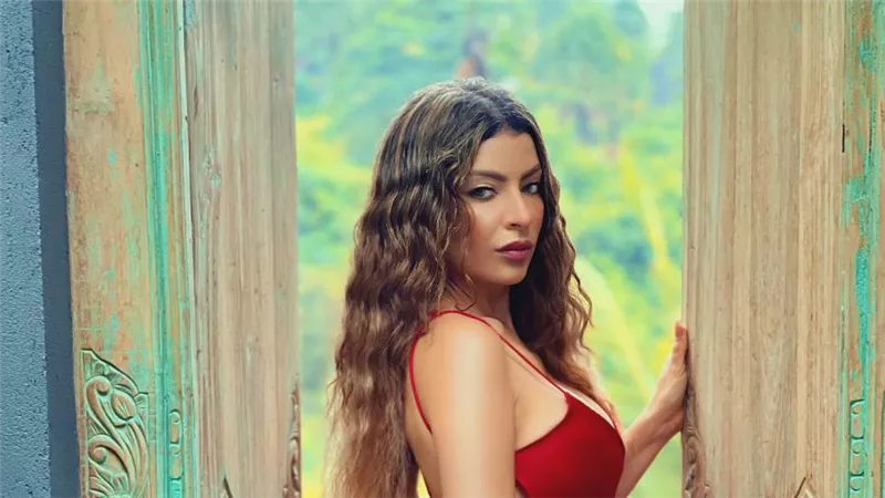 بالفيديو والصور .. أمل غربي  تطلق 