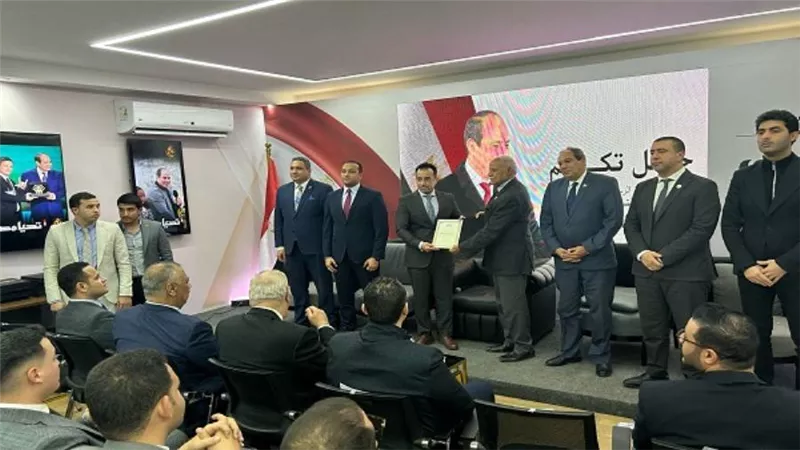 الحملة الرسمية للرئيس السيسي تكرم «العربي الناصري».. صور