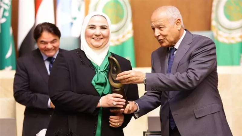جامعة الدول العربية تكرم وزيرة التضامن في اليوم العربي للاستدامة (صور)