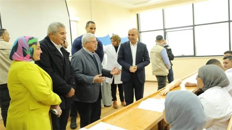 وزير التعليم العالي يتفقد عددا من المشروعات الجديدة بجامعة دمنهور (صور)