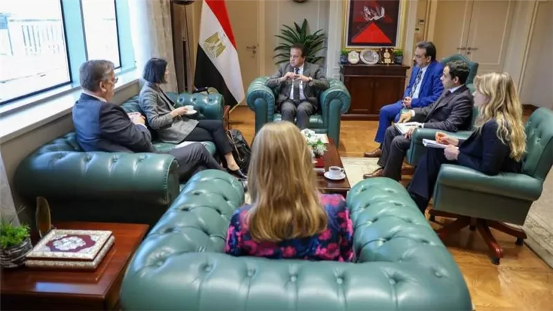 وزير الصحة يناقش سبل التعاون بين مصر وهولندا في دعم القطاع الصحي المصري