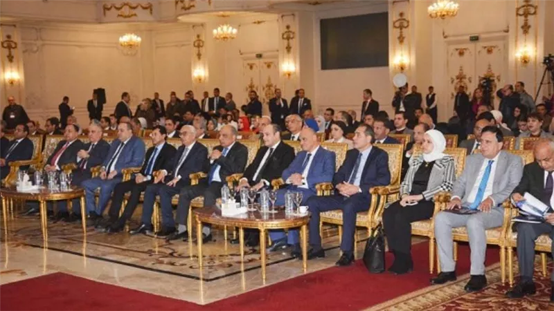 وزير التجارة يستعرض جهود الوزارة لتطوير القطاع الصناعي (صور)