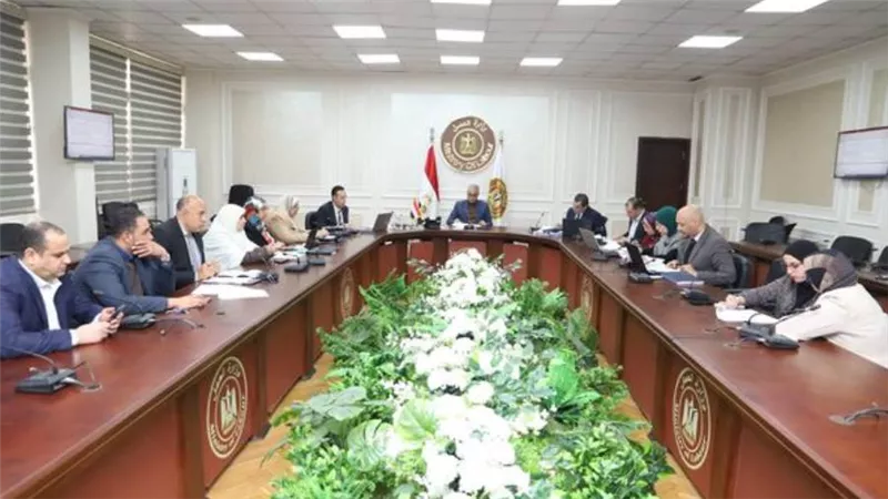وزير العمل يترأس 