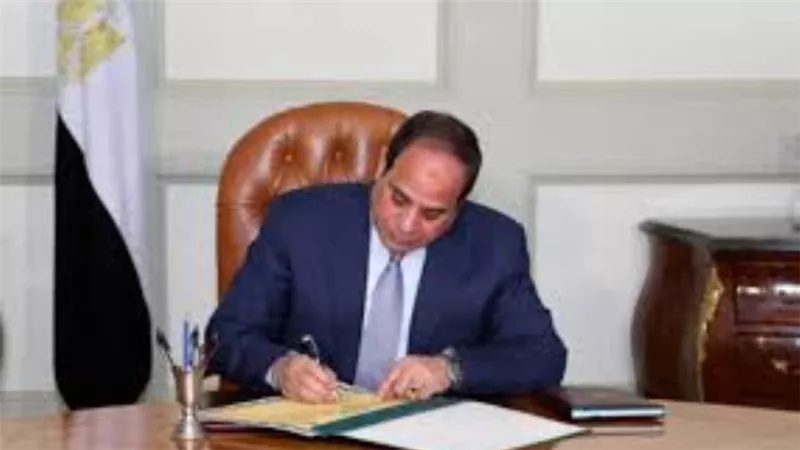 السيسي يصدق على تعجيل موعد استحقاق العلاوات الدورية