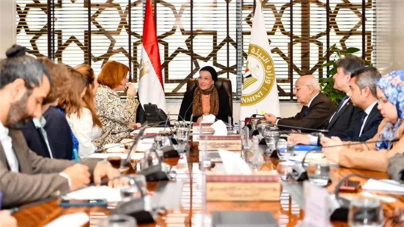 وزيرة البيئة تستعرض الجهود المصرية نحو التحول للأخضر (صور)