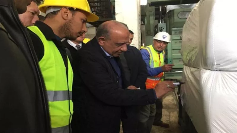 وزير قطاع الأعمال يتفقد أعمال تنفيذ خطة إعادة تشغيل مصانع شركة الحرير الصناعي وألياف البوليستر بكفر الدوار (صور)