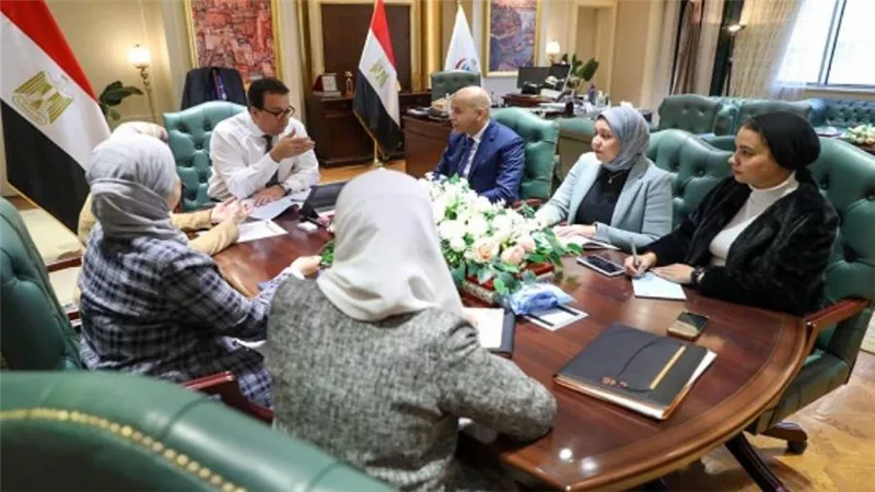 وزير الصحة يعقد اجتماعًا لمتابعة الموقف التنفيذي للمشروع القومي لمشتقات البلازما (صور)