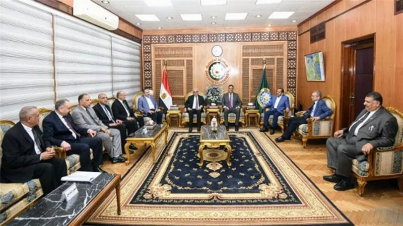 محافظ الدقهلية يستقبل وزير التعليم لمتابعة انتظام سير الفصل الدراسي الثاني (صور)