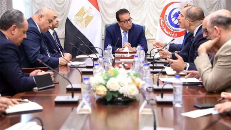 وزير الصحة يعقد اجتماعا لمتابعة مستجدات إعداد الإحصائيات والخرائط الصحية للأمراض (صور)
