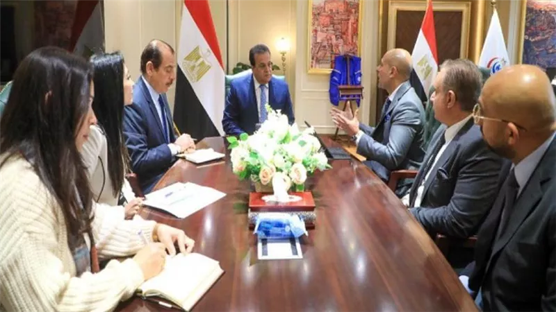 وزير الصحة يبحث مع «استرازينيكا» إضافة علاج جديد لبروتوكول علاج مرضى سرطان الكبد