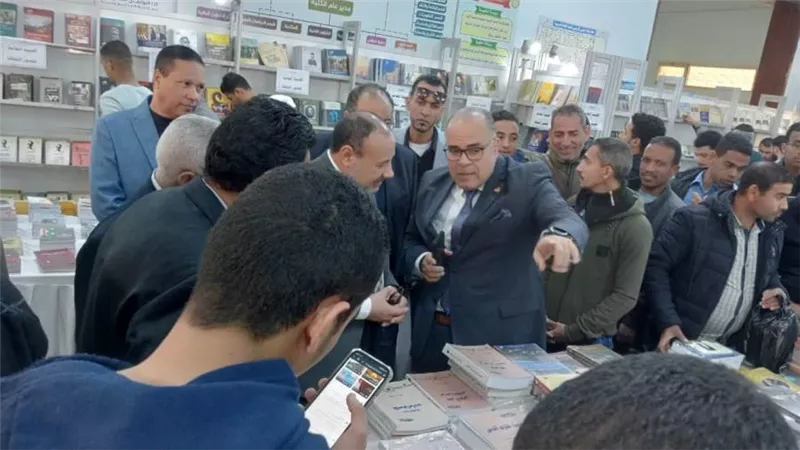 هيئة الكتاب تفتتح أول معارضها بجامعة الأزهر في أسيوط