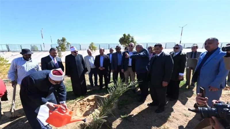 وزير الإسكان ومحافظ الوادي الجديد يتفقدان حديقة 30 يونيو الترفيهية بالخارجة (صور)
