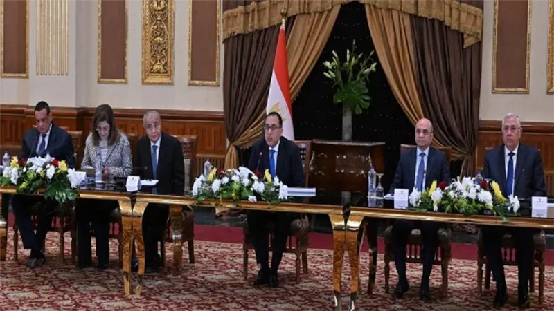 مدبولي يشدد على مسئولية المحافظين في رصد أي تعدٍ على الأراضي الزراعية والتعامل الفوري معه (صور)