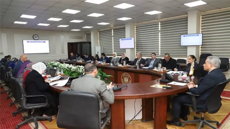 وزير العمل يترأس إجتماع  اللجنة التشريعية المُختصة بإعداد مشروع قانون العمالة المنزلية (صور)