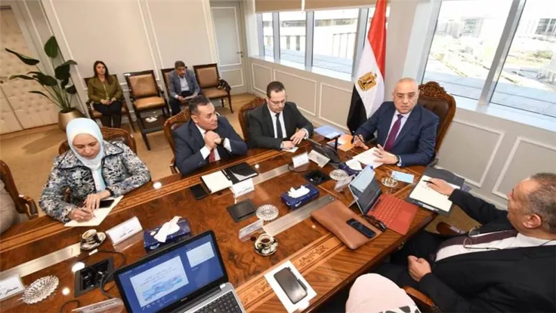 وزير الإسكان يتابع معدلات تنمية أراضي الساحل الشمالي الغربي