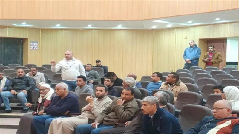 رئيس جهاز سوهاج الجديدة يناقش مع سكان المدينة مقترحاتهم ومطالبهم (صور)