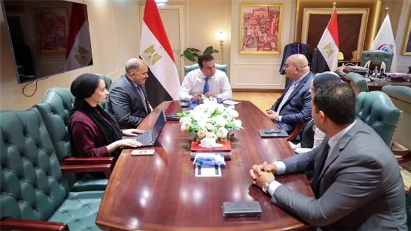 وزير الصحة يبحث إطلاق برنامجا لرفع وعي العاملين في الوزارة بتأمين وحماية البيانات (صور)