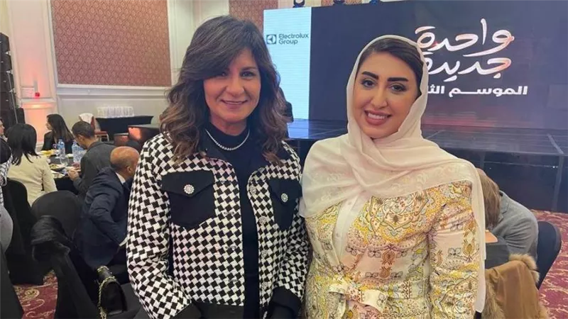 الكاتبة الإماراتية مريم الحمادي تهنئ السفيرة نبيلة مكرم بمناسبة مرور عام على إطلاق مؤسسة 