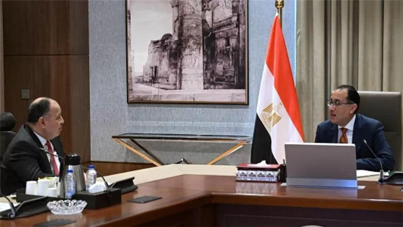 مدبولى: توجيهات رئاسية بالإفراج الفوري عن البضائع من الموانئ (صور)