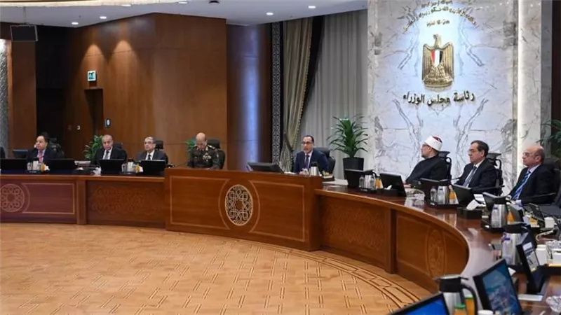  رئيس الوزراء يُشيد بقرارات البنك المركزي التي تستهدف مواصلة جهود التحول نحو إطار مرن لاستهداف التضخم