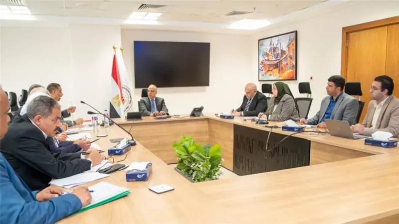 وزير الري يتابع أعمال وحدة التحصيل بالوزارة