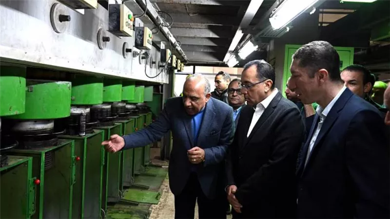 رئيس الوزراء يبدأ جولة تفقدية بعدد من المشروعات الصناعية والبترولية بالبحيرة والإسكندرية
