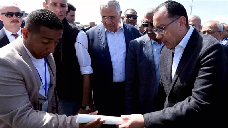  رئيس الوزراء يتفقد محطة 