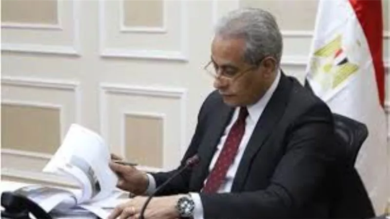 وزير العمل يراجع مستندات تراخيص مراكز تدريب مهني خاصة
