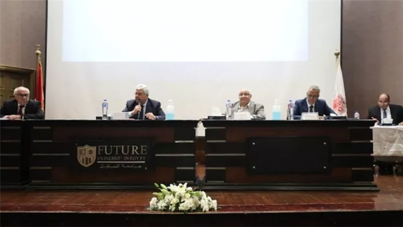 وزير التعليم العالي يرأس اجتماع مجلس الجامعات الخاصة بجامعة المستقبل (صور)