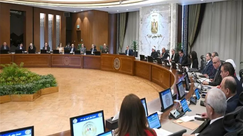 رئيس الوزراء: نواصل الجهود لاستكمال مسار الإصلاح الاقتصادي بالتنسيق بين الحكومة والبنك المركزي (صور)