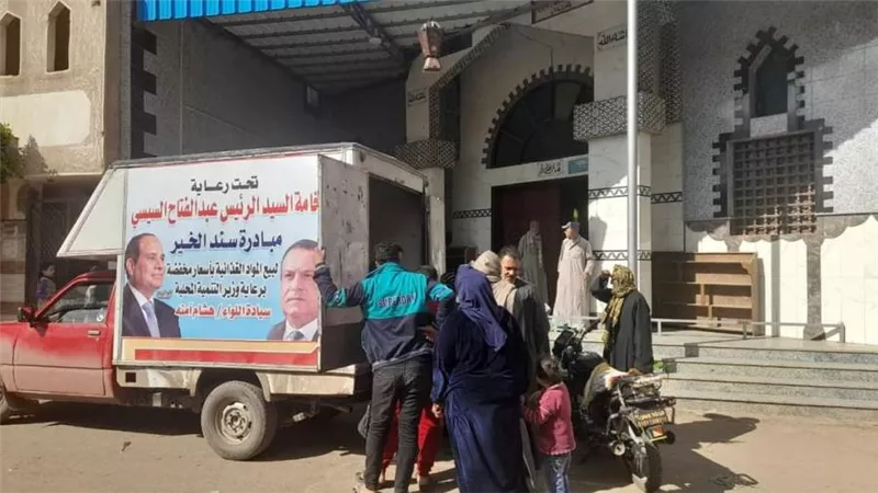 وزير التنمية المحلية يتلقي تقريرا عن جهود 