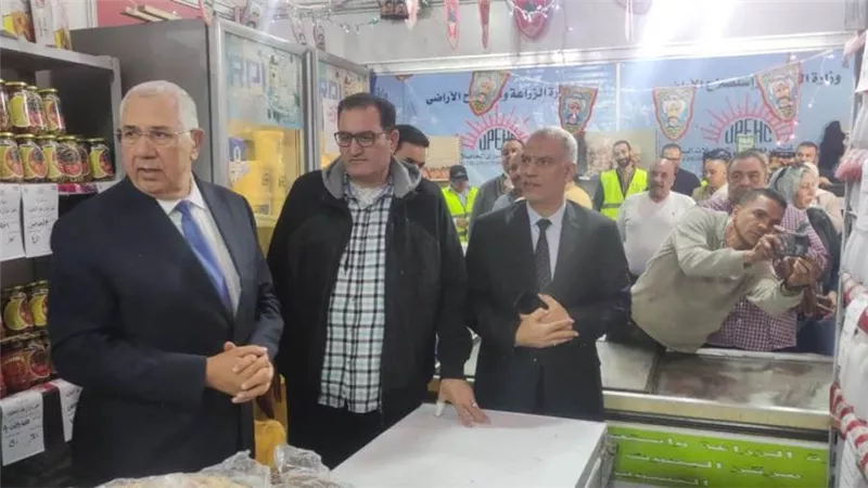 وزير الزراعة يتفقد معرض 