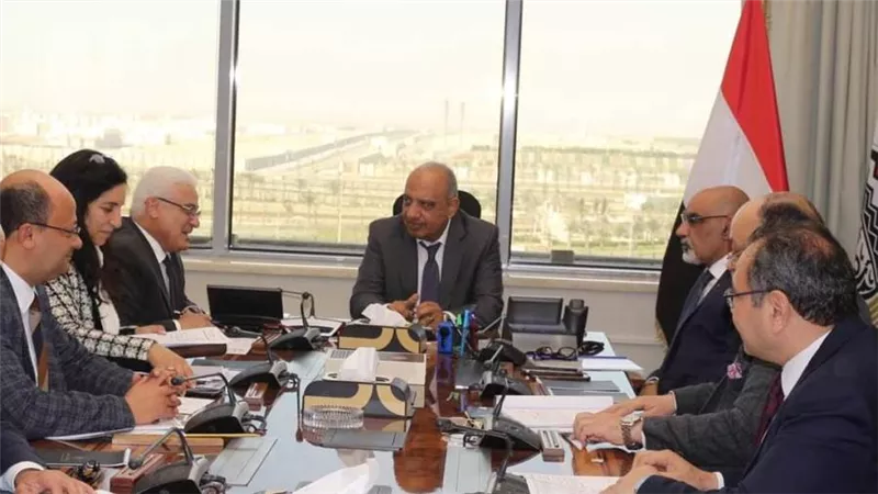 وزير قطاع الأعمال يبحث ورئيسا الهيئة القومية للتأمين الاجتماعي والهيئة العامة للتأمين الصحي عددا من الملفات المشتركة لخدمة العاملين