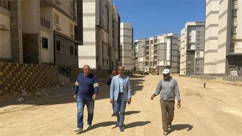 وزير الإسكان يتابع موقف مشروعات الإسكان والطرق والمرافق بعددٍ من المدن الجديدة