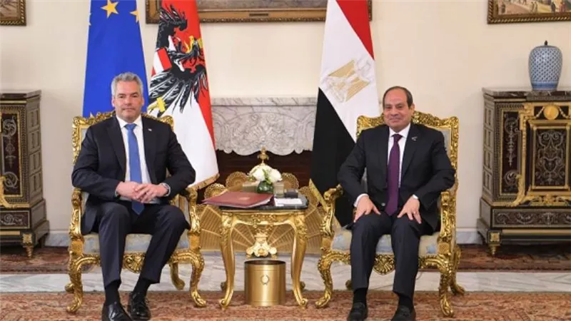 الرئيس السيسي يستقبل المستشار النمساوي على هامش القمة المصرية الأوروبية (صور)