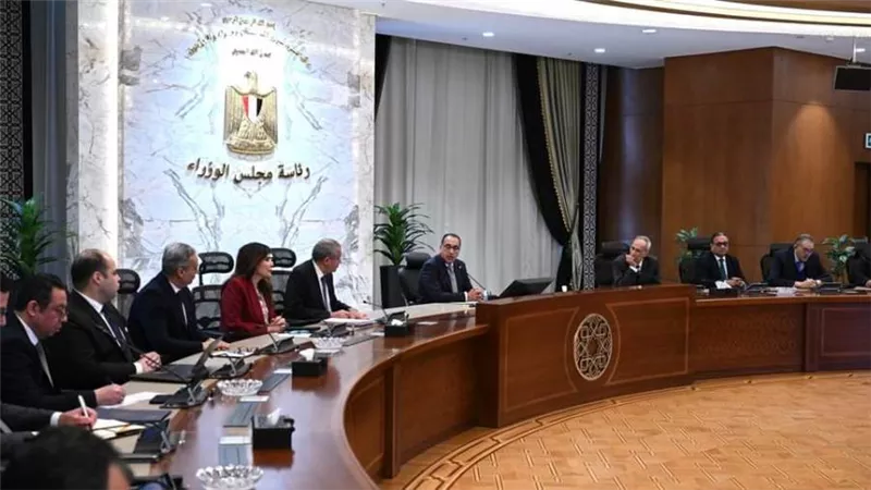 رئيس الوزراء يتابع إجراءات زيادة المعروض من السكر في الأسواق