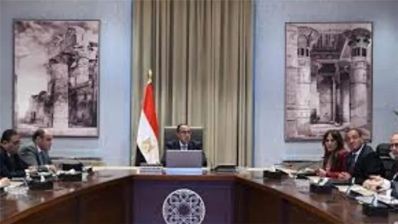 رئيس الوزراء يتابع موقف تطبيق منظومة الشحن المسبق.. تفاصيل