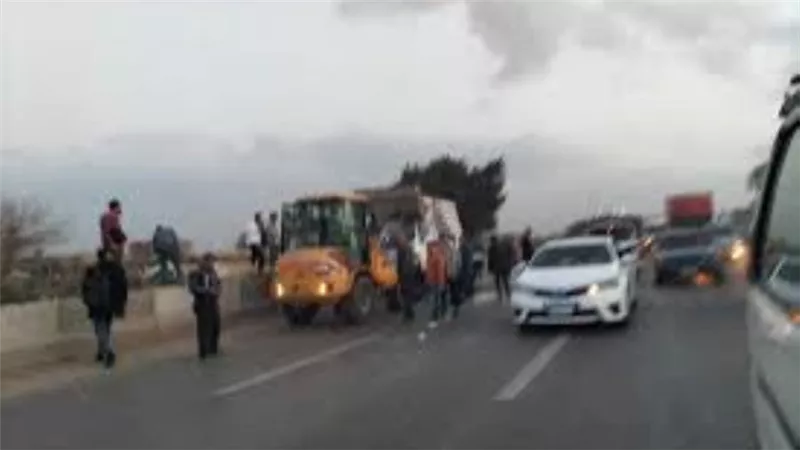 القليوبية .. إعادة حركة المرور لطبيعتها على الطريق الزراعى بعد حادث تصادم