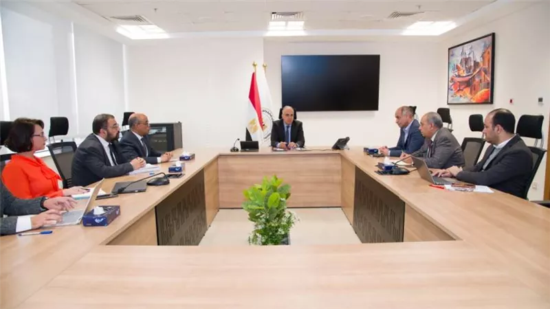 وزير الري يتابع موقف دراسة جدوى تحسين إدارة الموارد المائية على ترع الإبراهيمية (صور)