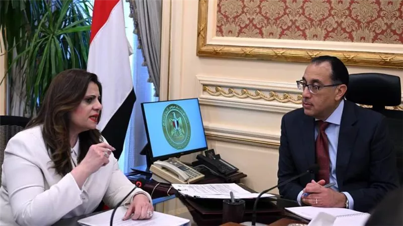 رئيس الوزراء يلتقي وزيرة الهجرة لمتابعة عدد من ملفات عمل الوزارة