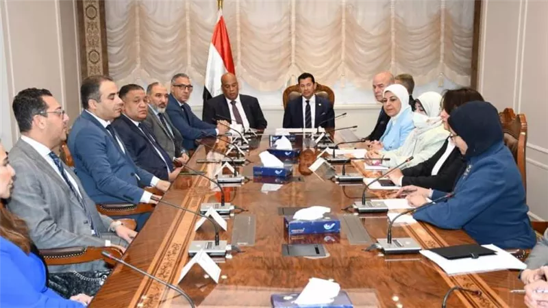 وزير الشباب يشهد توقيع مذكرة تفاهم بين الوزارة والغرفة التجارية للقاهرة بشأن التعامل مع الهجرة غير الشرعية